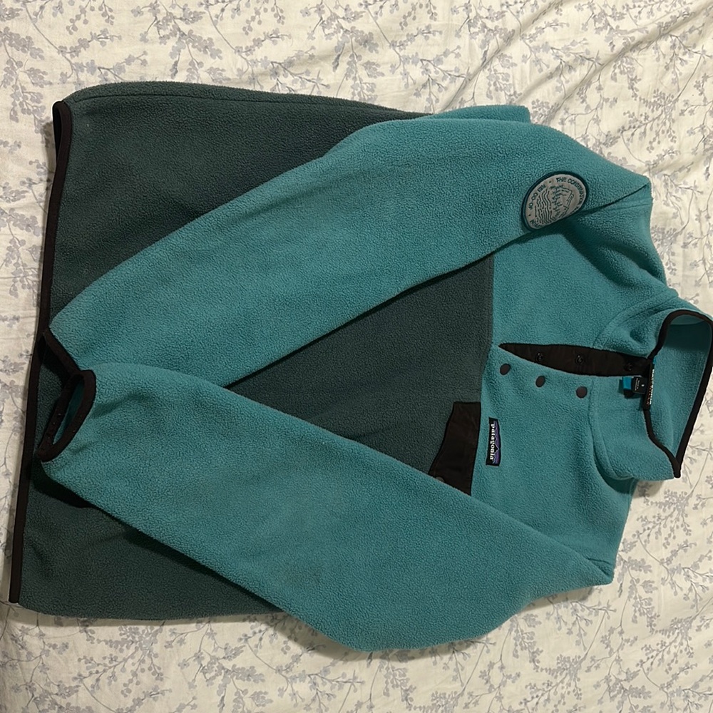 Patagonia blue and gray long sleeve pull over